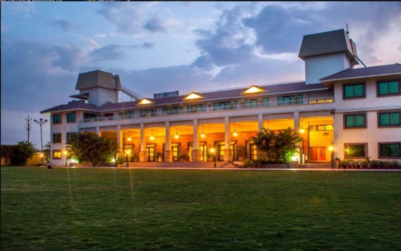 Jalsa Resort Indore Exterior foto