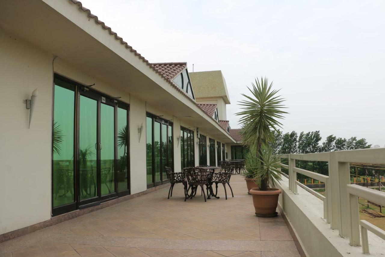 Jalsa Resort Indore Exterior foto