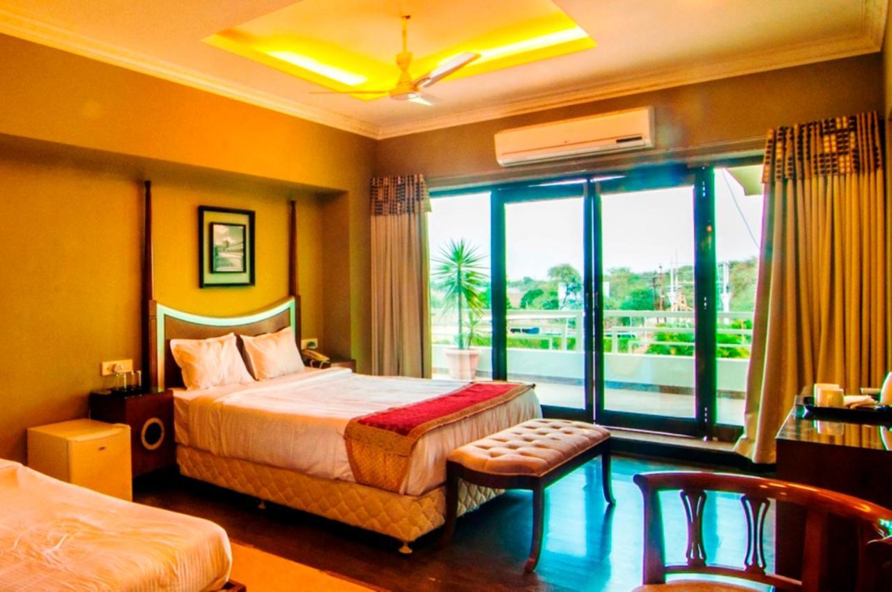 Jalsa Resort Indore Exterior foto