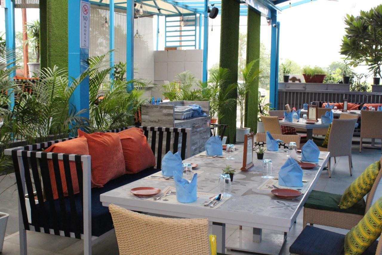 Jalsa Resort Indore Exterior foto